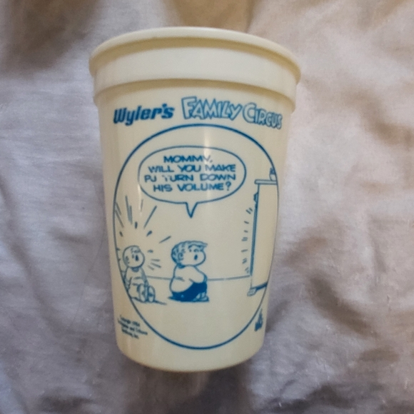 VTG Wyler's Family Circus Plastic Cups (Set of 4) - Picture 4 of 7
